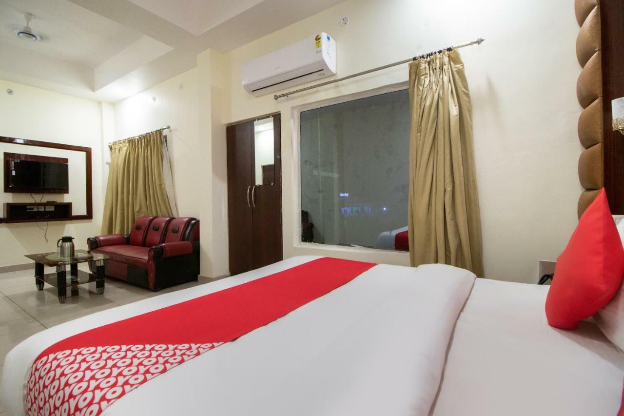 Hotel Oyo 48380 Satkar 3*