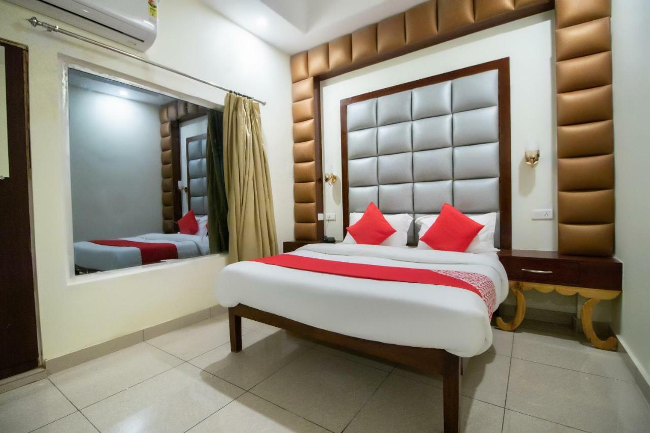 Hotel Oyo 48380 Satkar